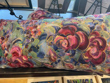 Load image into Gallery viewer, Rose Garland Velvet Pillow